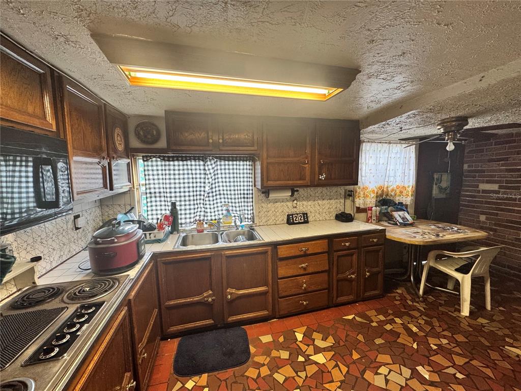17528 Coyote Road Hudson, FL 34667 - Photo 6 of 60