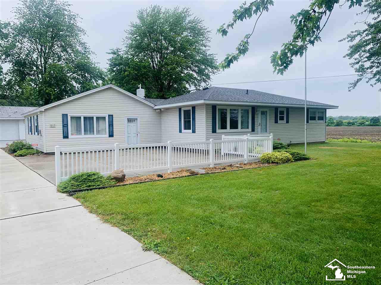 643 Carleton Rockwood Road Carleton, MI 48117 - Photo 2 of 18 50015179-1.JPG