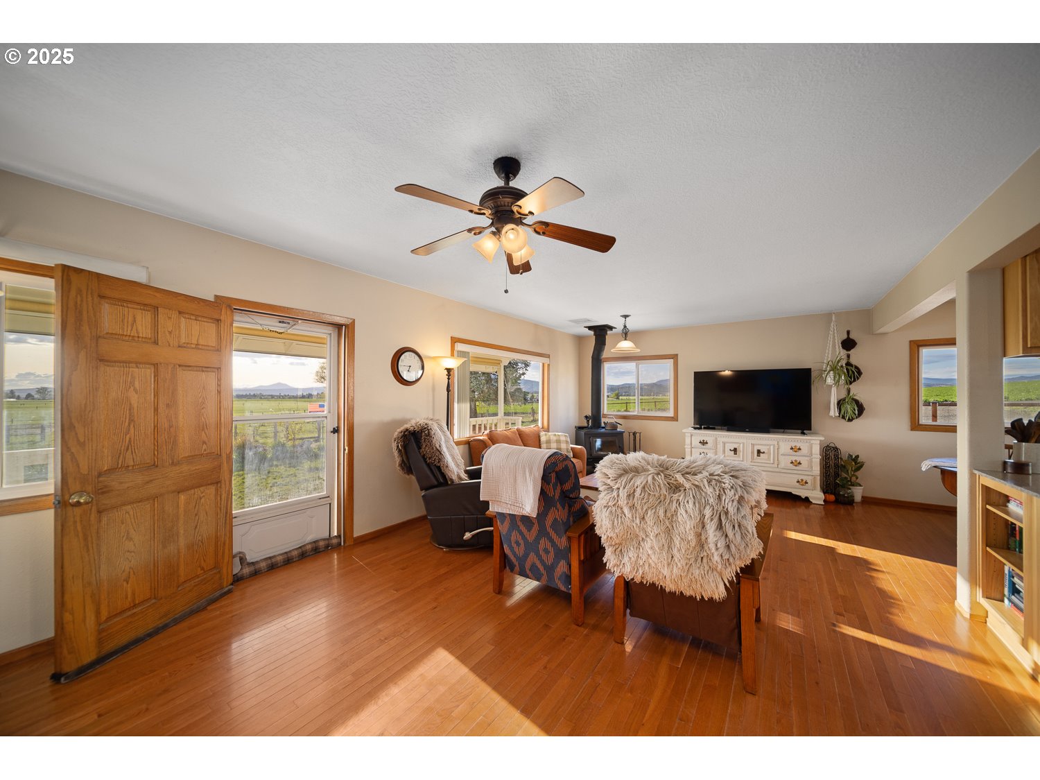 4664 North Mckay Road Prineville, OR 97754 - Photo 13 of 44