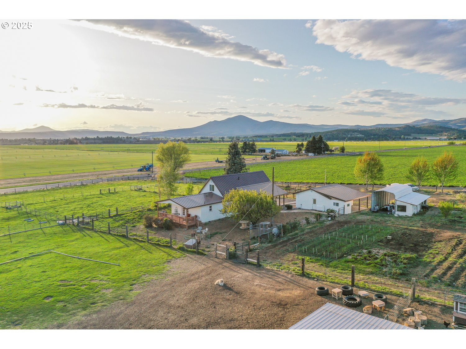 4664 North Mckay Road Prineville, OR 97754 - Photo 5 of 44