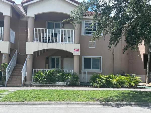 $450,000 | 300 East 4th Street, Unit 103, Hialeah, FL 33010
