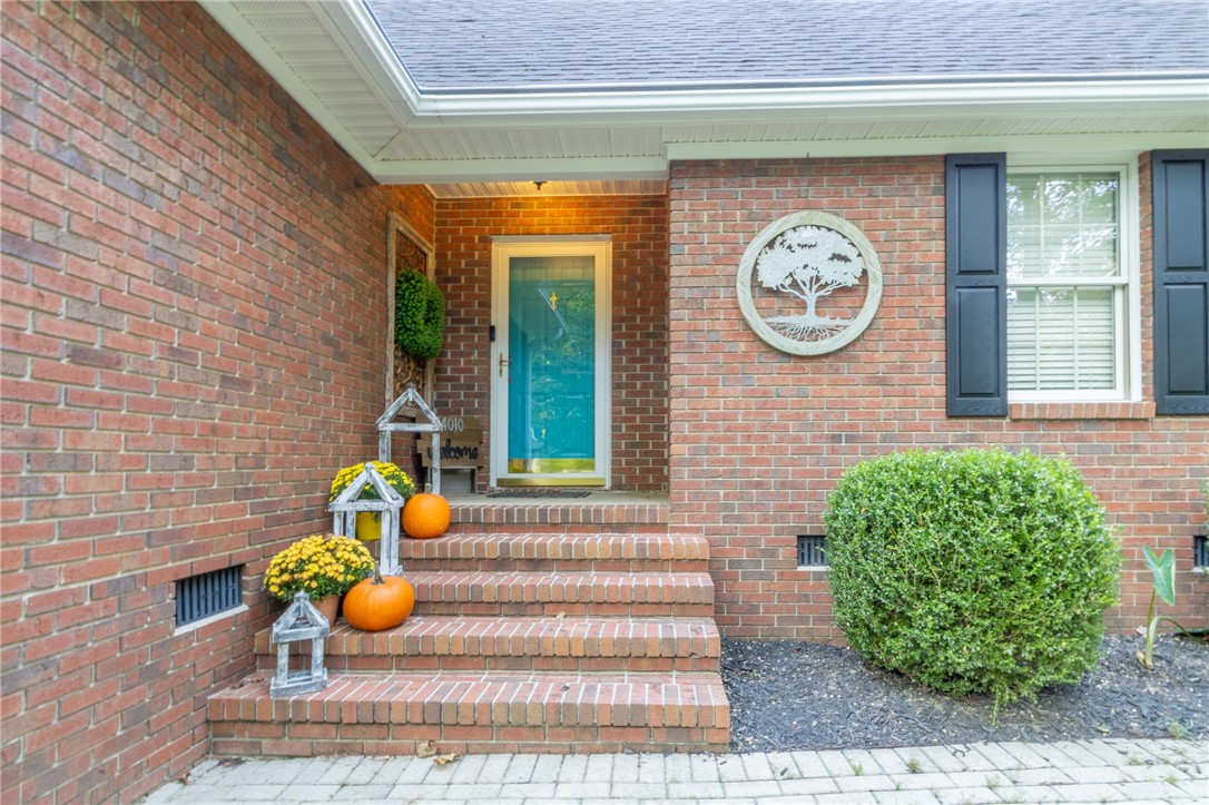 14010 Rhine Court Seneca, SC 29672 - Photo 9 of 34