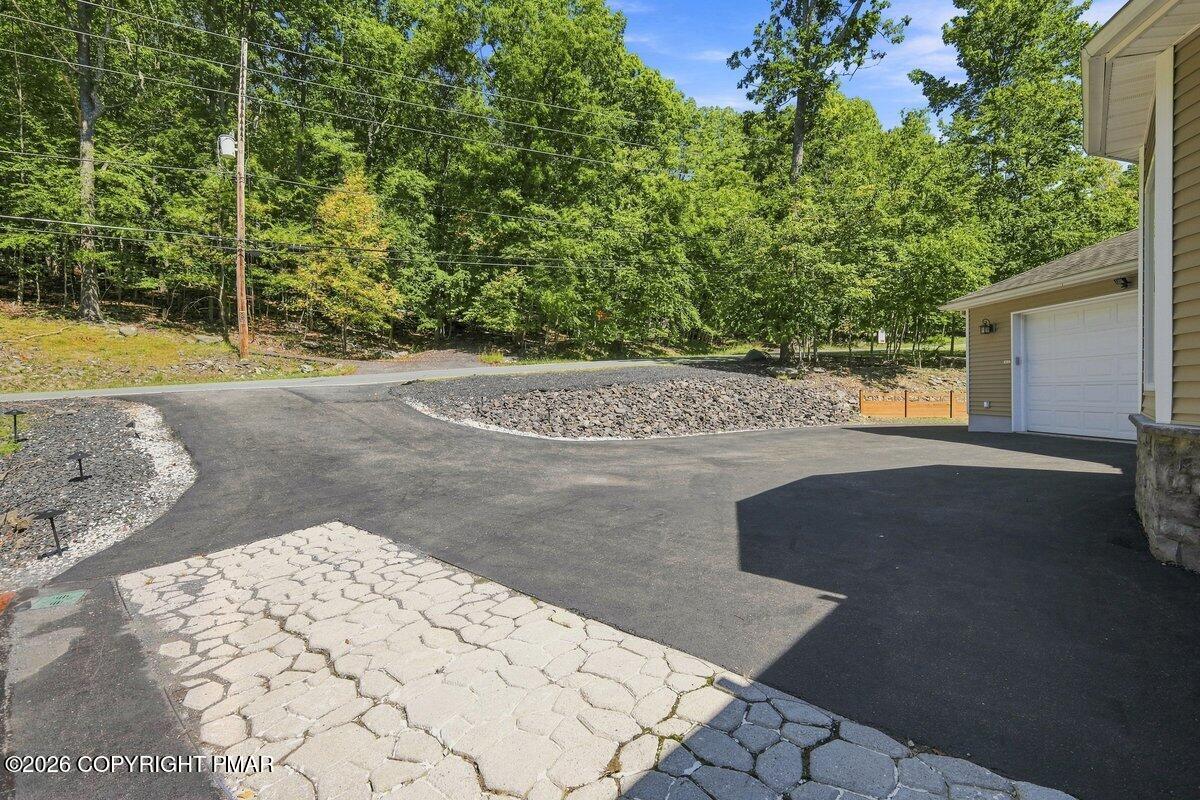 1007 Hampstead Road Bushkill, PA 18324 - Photo 89 of 96 Driveway