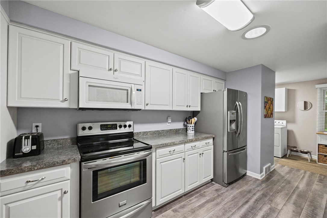 2095 English Road Greece, NY 14616 - Photo 16 of 41 Gallery Image 16