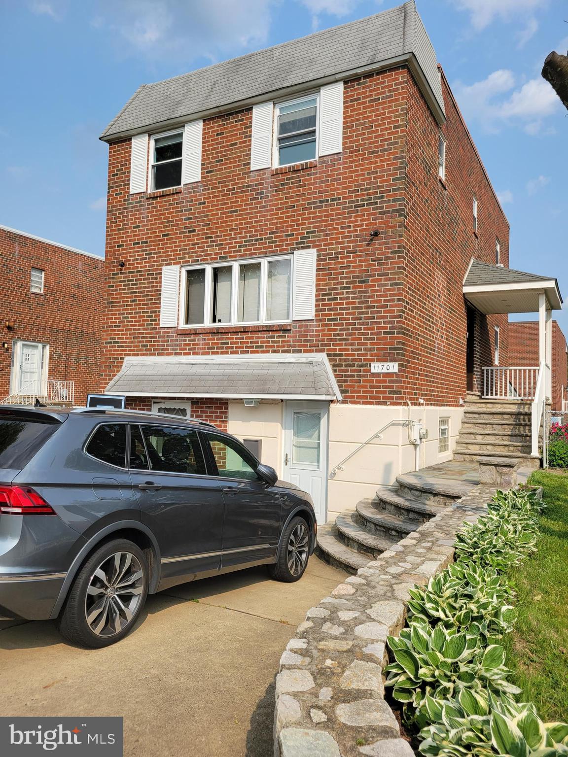 11701 Lockart Road Philadelphia, PA 19116 - Photo 2 of 51 Gallery Image 2