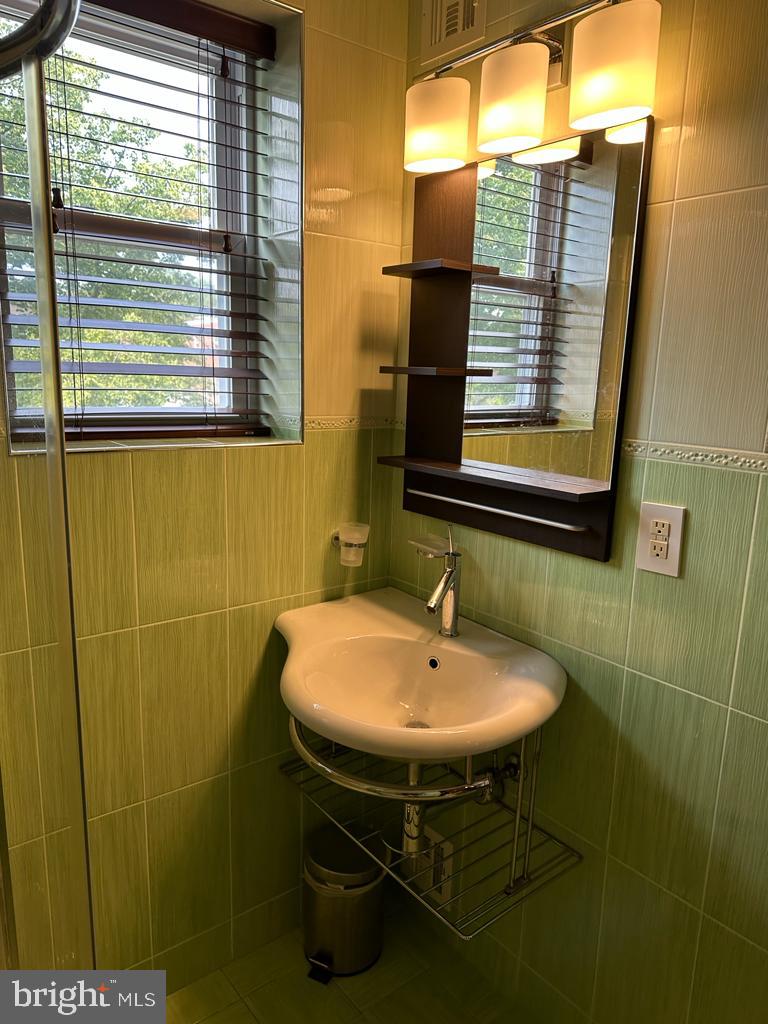 11701 Lockart Road Philadelphia, PA 19116 - Photo 37 of 51 Gallery Image 37