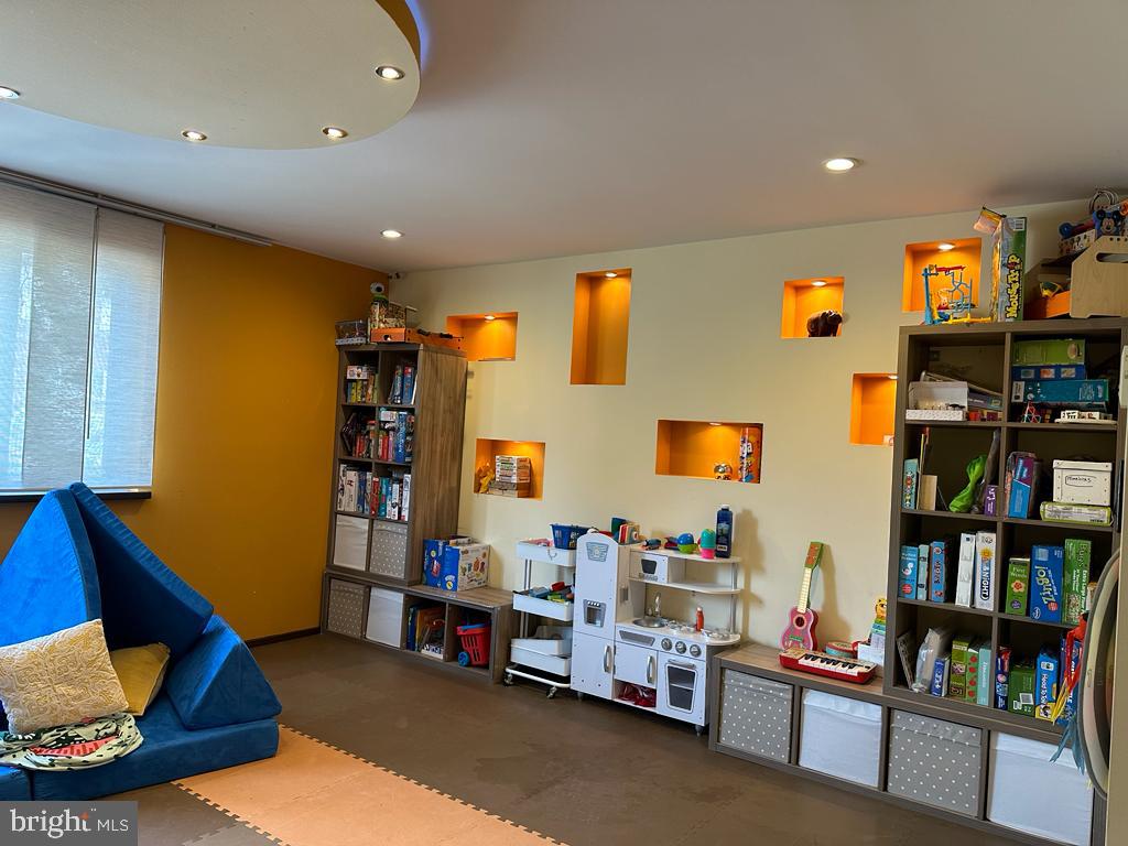 11701 Lockart Road Philadelphia, PA 19116 - Photo 8 of 51 Gallery Image 8