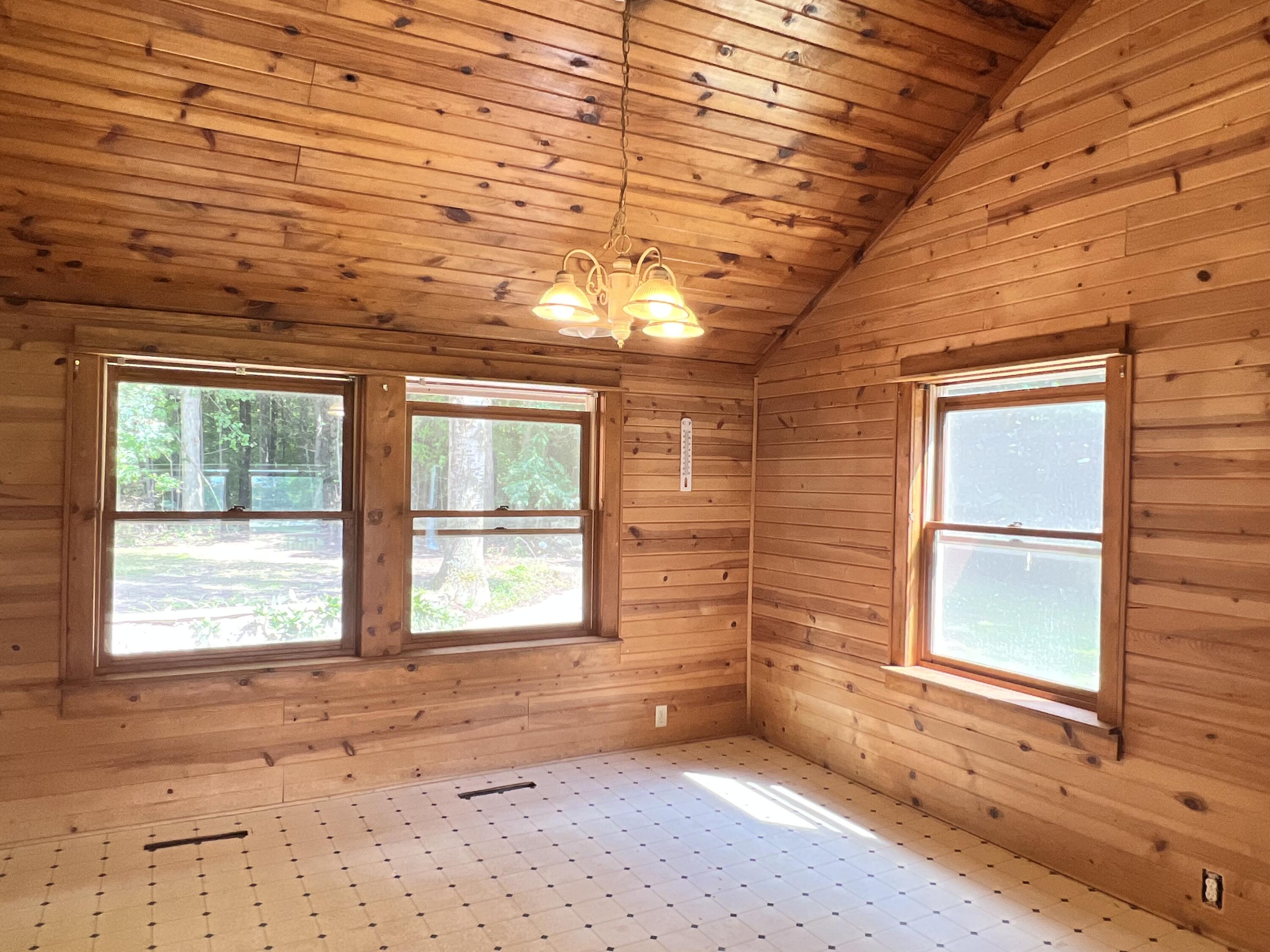 7291 South Whiteville Road Shepherd, MI 48883 - Photo 23 of 46 Dining