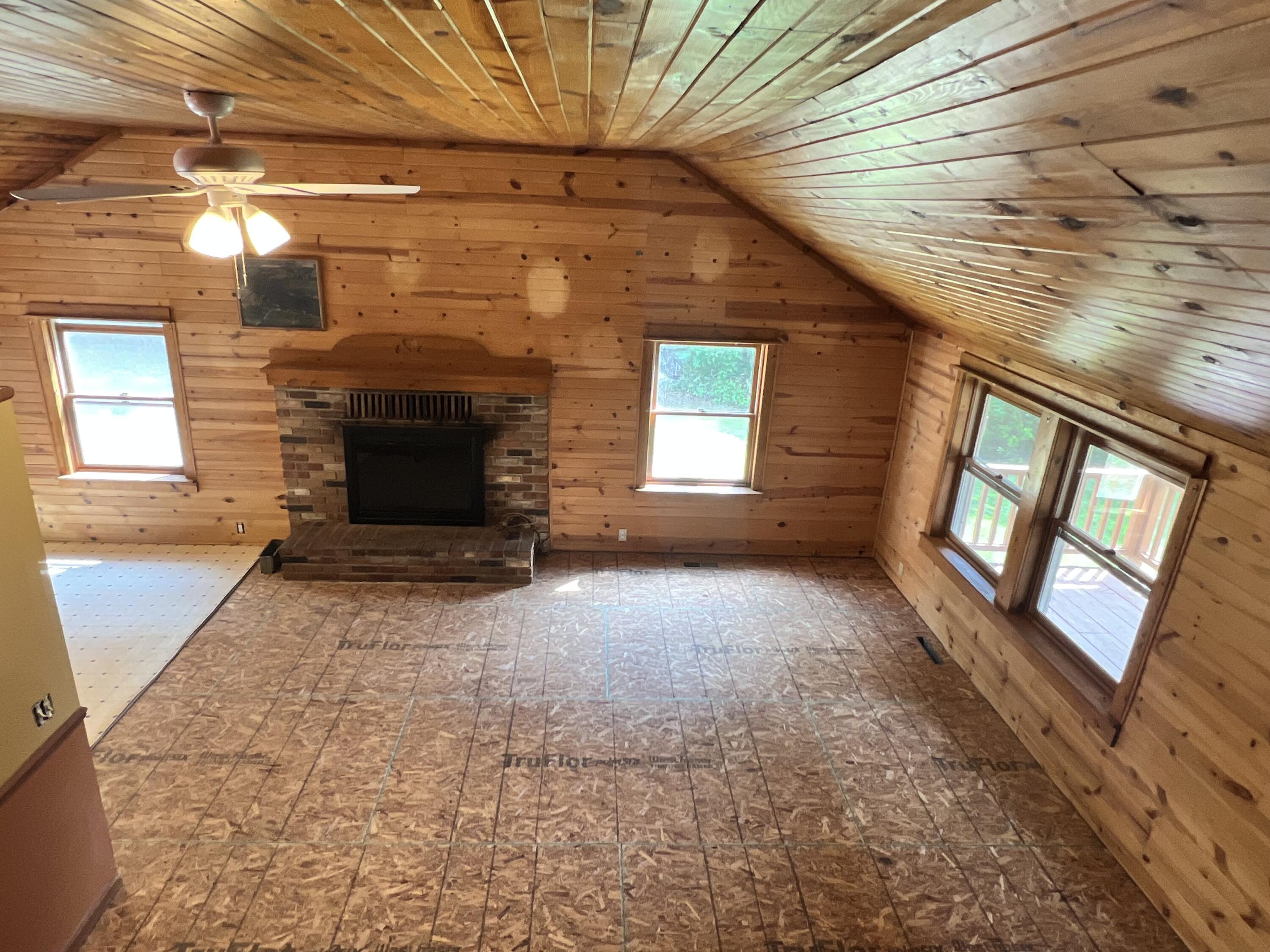 7291 South Whiteville Road Shepherd, MI 48883 - Photo 25 of 46 Living room view