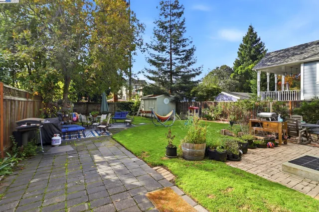 a picture of a bench in front of a wall