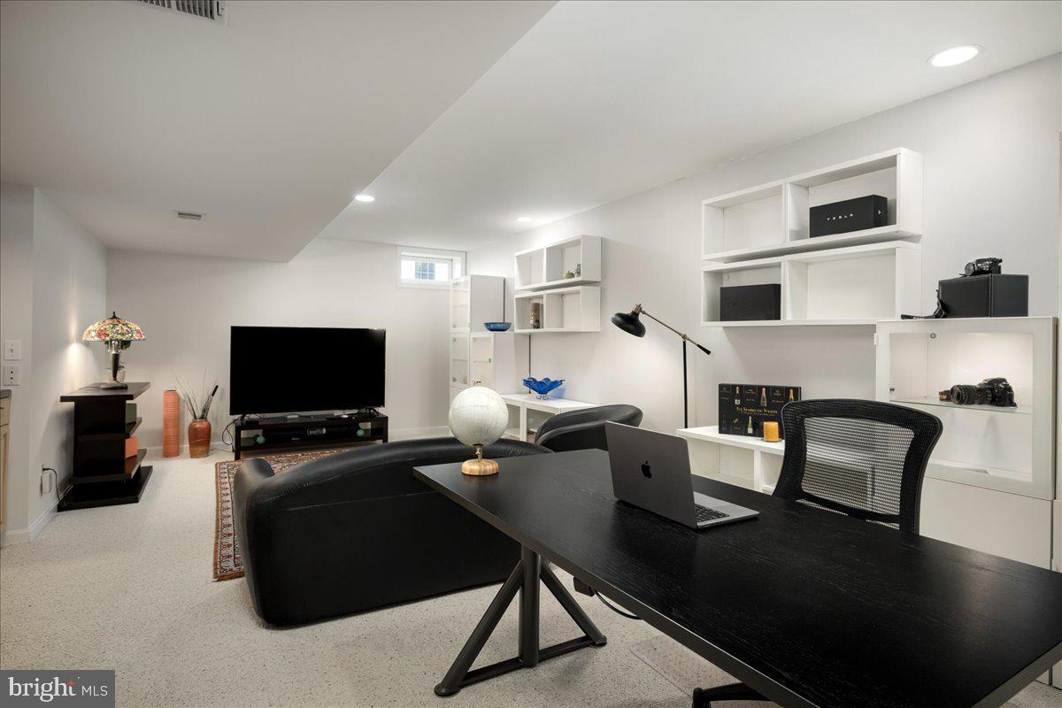 4586 Kieland Ridge Road Fairfax, VA 22030 - Photo 13 of 47 Family Room/Game Room