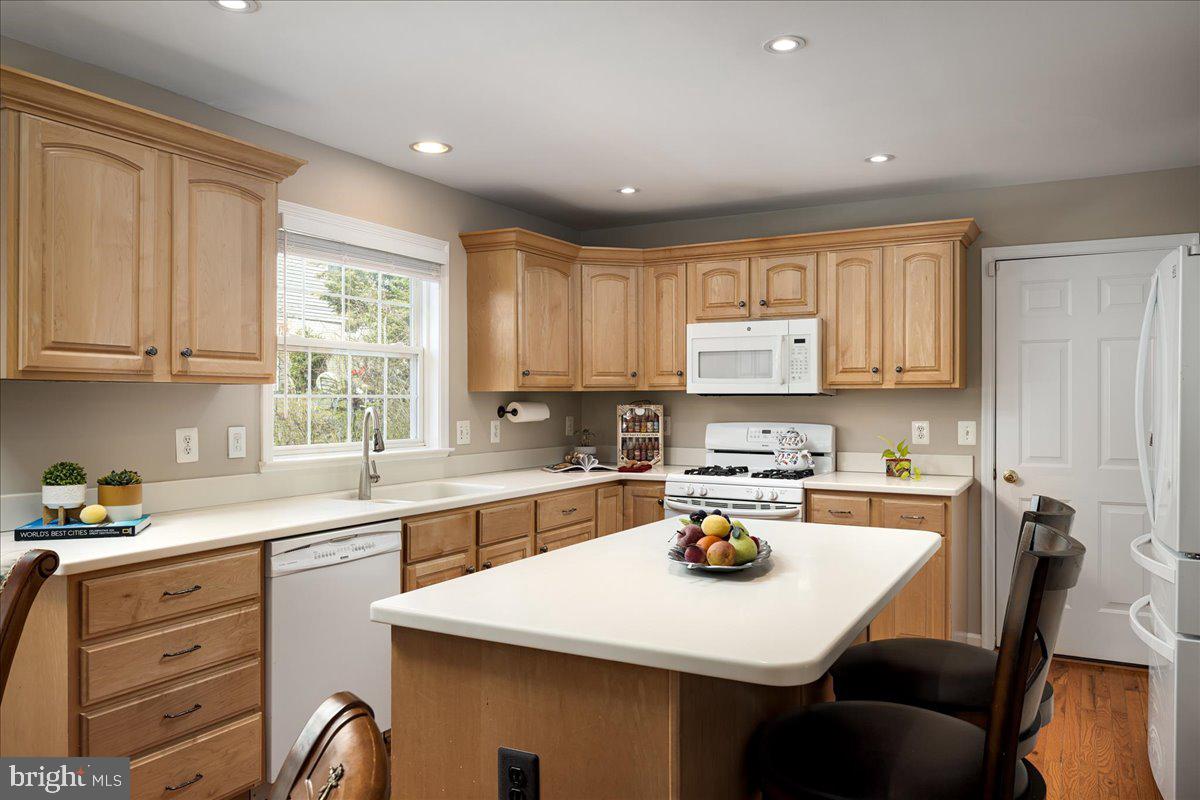 4586 Kieland Ridge Road Fairfax, VA 22030 - Photo 19 of 47 Kitchen