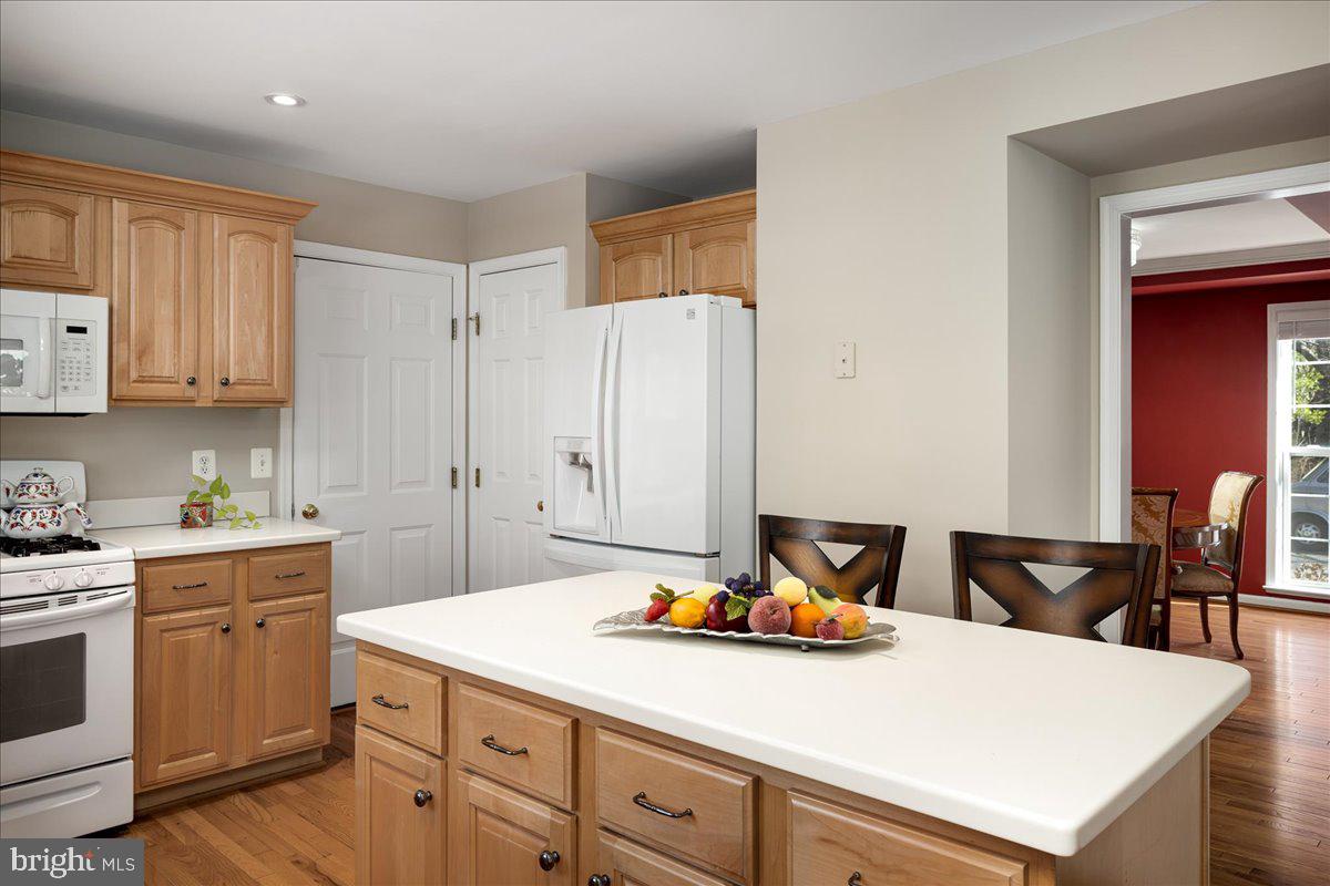 4586 Kieland Ridge Road Fairfax, VA 22030 - Photo 21 of 47 Kitchen