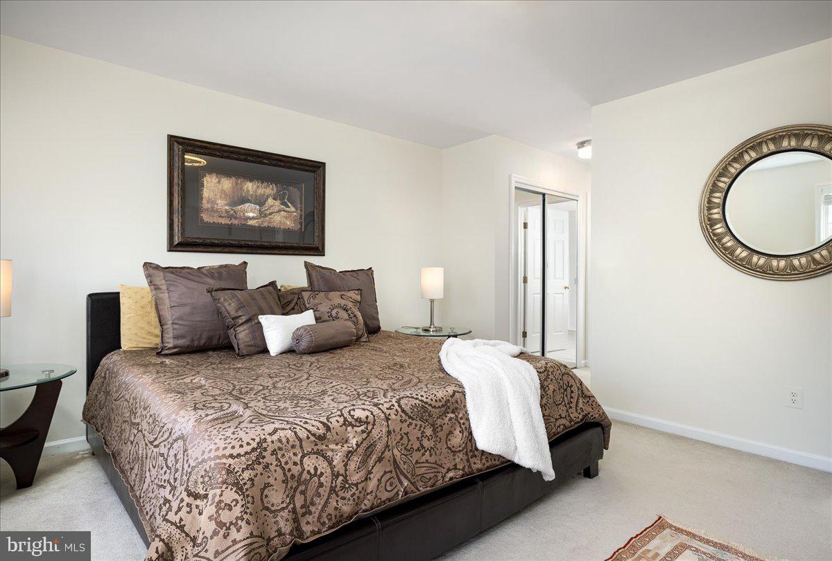 4586 Kieland Ridge Road Fairfax, VA 22030 - Photo 22 of 47 Primary Bedroom