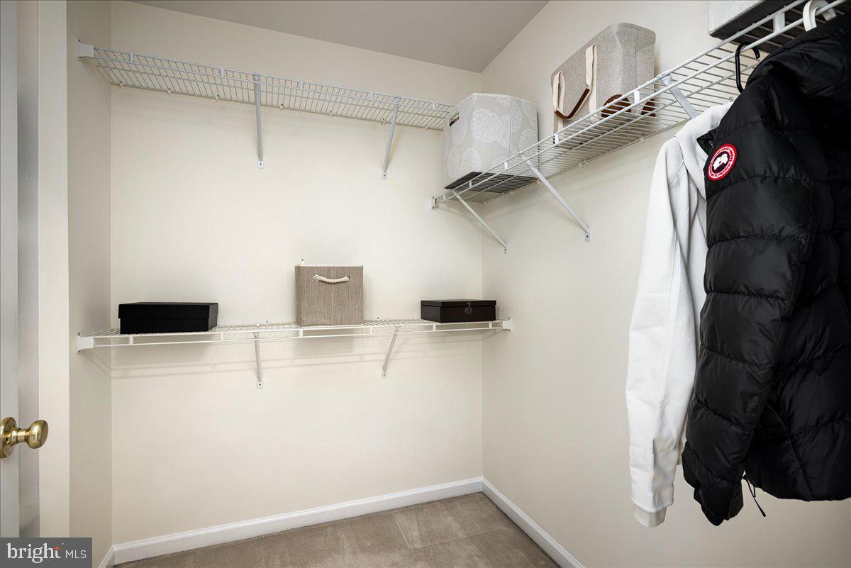 4586 Kieland Ridge Road Fairfax, VA 22030 - Photo 24 of 47 Primary Walk in Closet