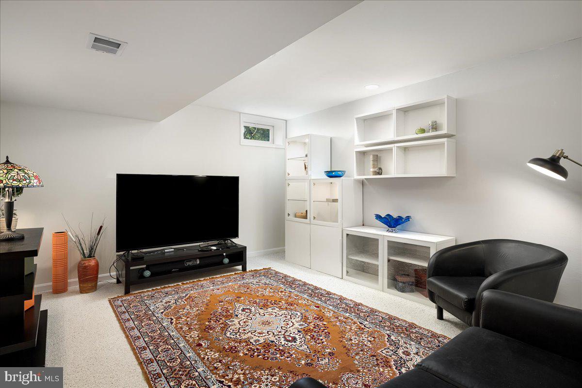 4586 Kieland Ridge Road Fairfax, VA 22030 - Photo 26 of 47 Family Room / Game Room