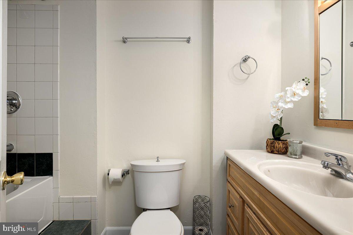 4586 Kieland Ridge Road Fairfax, VA 22030 - Photo 29 of 47 Bathroom 3