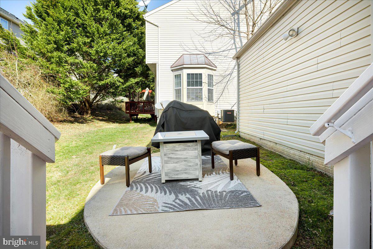 4586 Kieland Ridge Road Fairfax, VA 22030 - Photo 34 of 47 Grill/Sitting Area