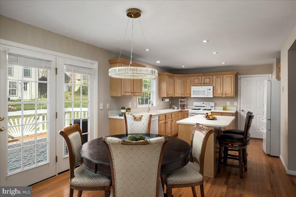 4586 Kieland Ridge Road Fairfax, VA 22030 - Photo 4 of 47 Kitchen