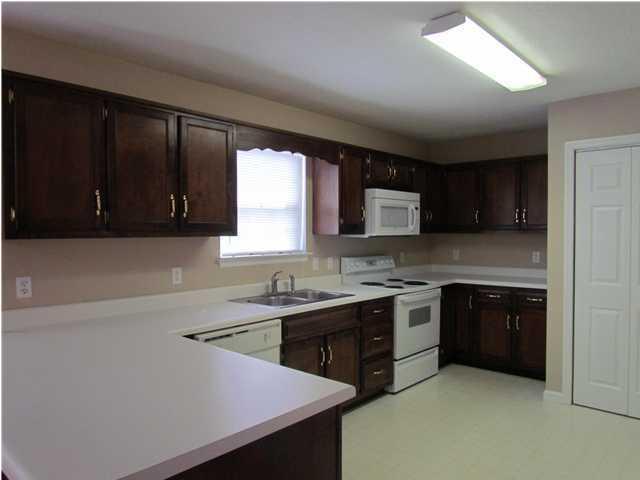 1240 North Concord Road, Unit F Chattanooga, TN 37421 - Photo 4 of 16 Kitchen