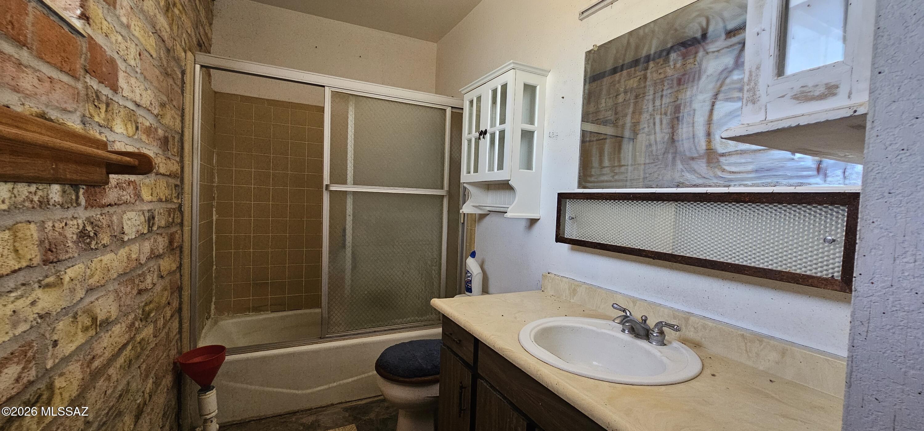 4441 North Sanders Road Tucson, AZ 85743 - Photo 18 of 40 Primary bathroom