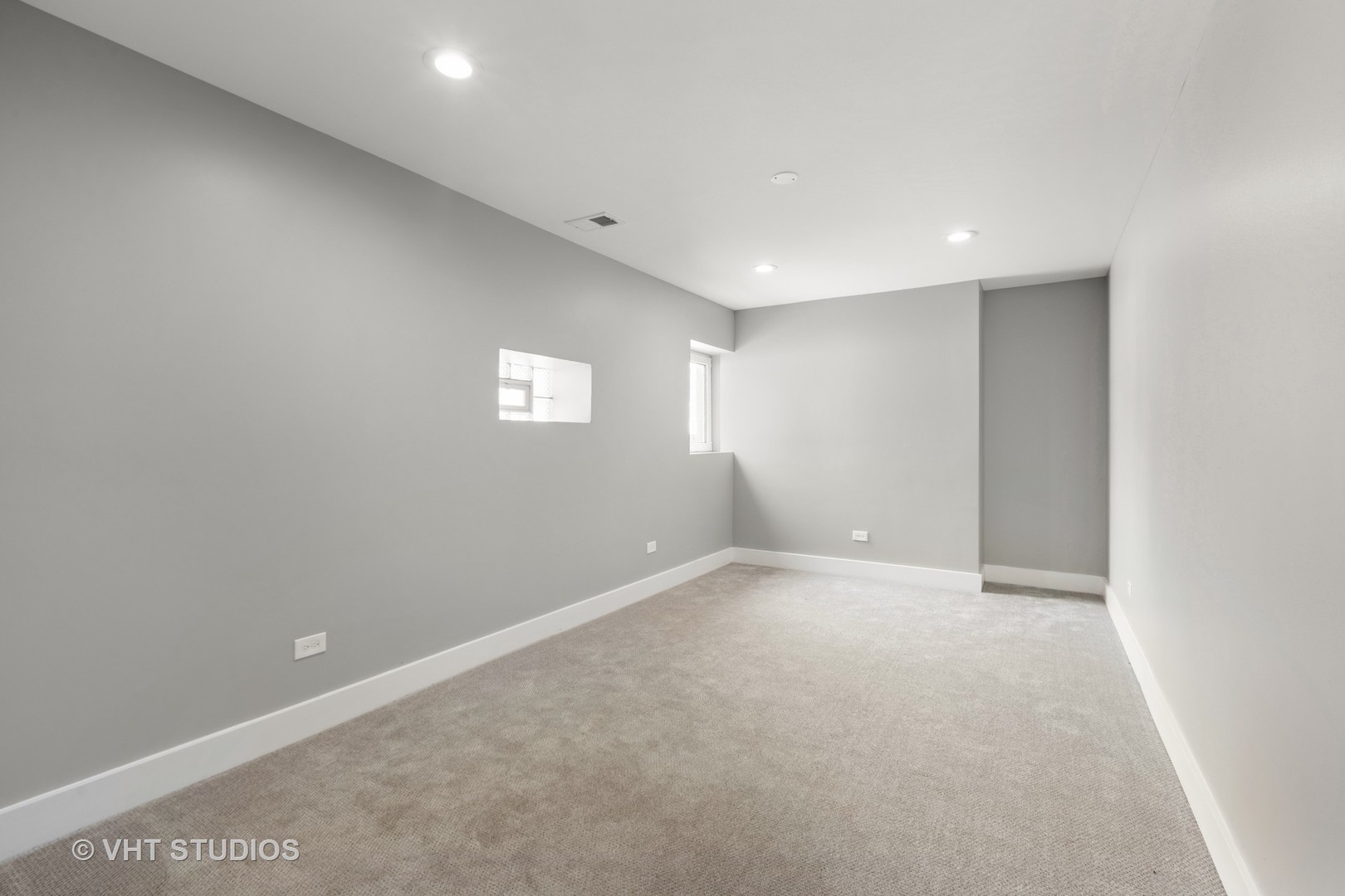 33 Northgate Road Riverside, IL 60546 - Photo 22 of 28 a view of an empty room with a window