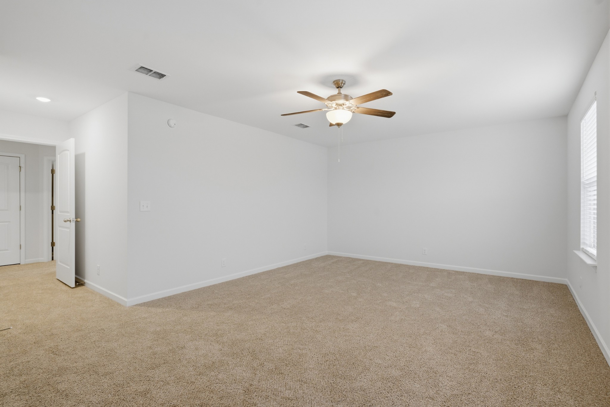 4015 Colleton Lane Murfreesboro, TN 37153 - Photo 20 of 34 an empty room with a window and a ceiling fan