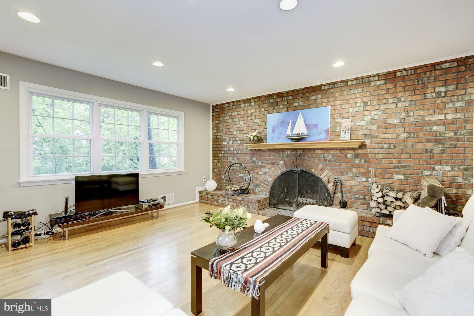 8504 Atwell Road Potomac, MD 20854 - Photo 11 of 30 Family Room