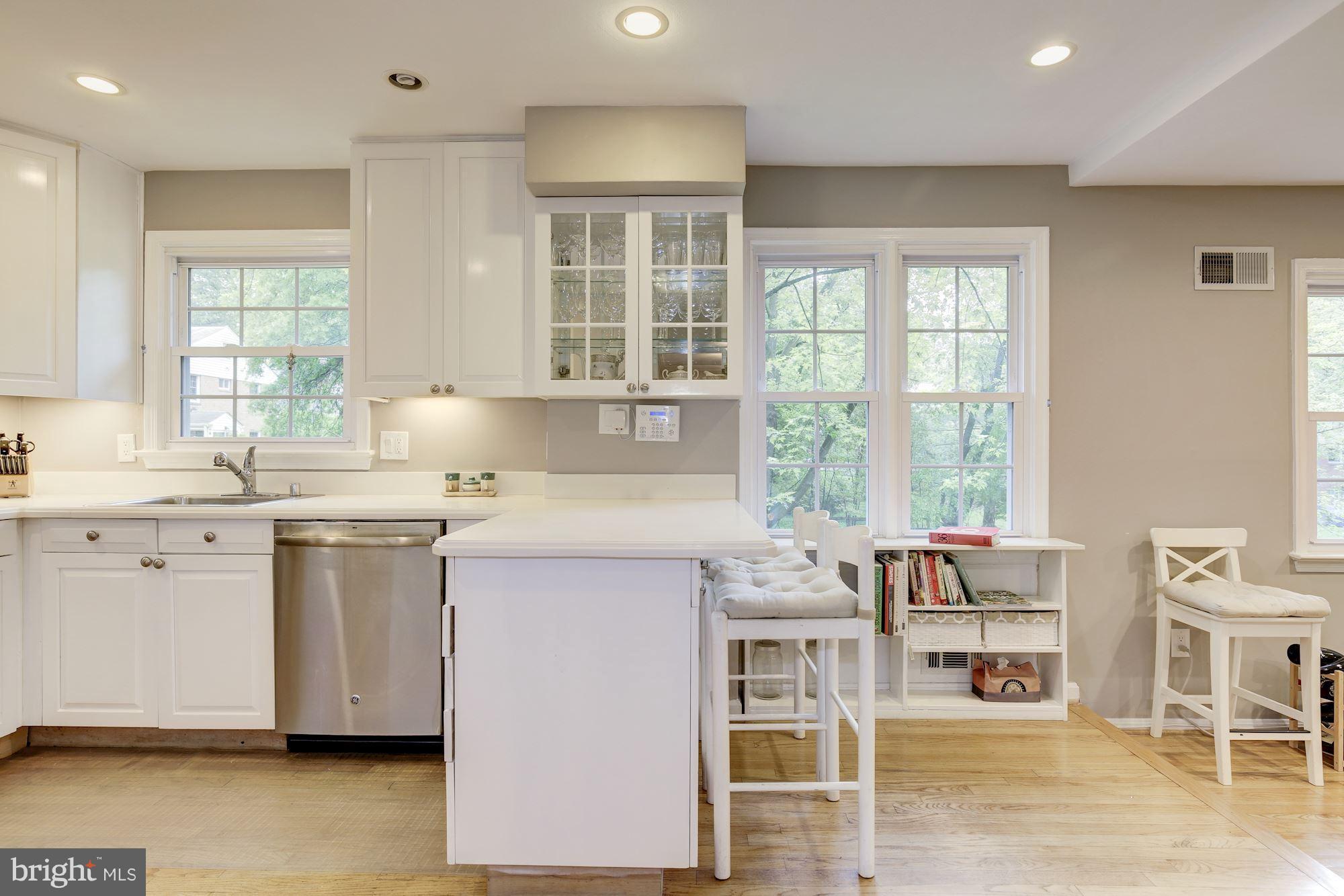 8504 Atwell Road Potomac, MD 20854 - Photo 14 of 30 Kitchen