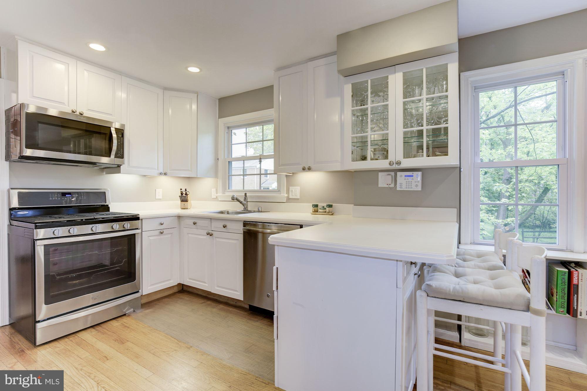 8504 Atwell Road Potomac, MD 20854 - Photo 15 of 30 Kitchen