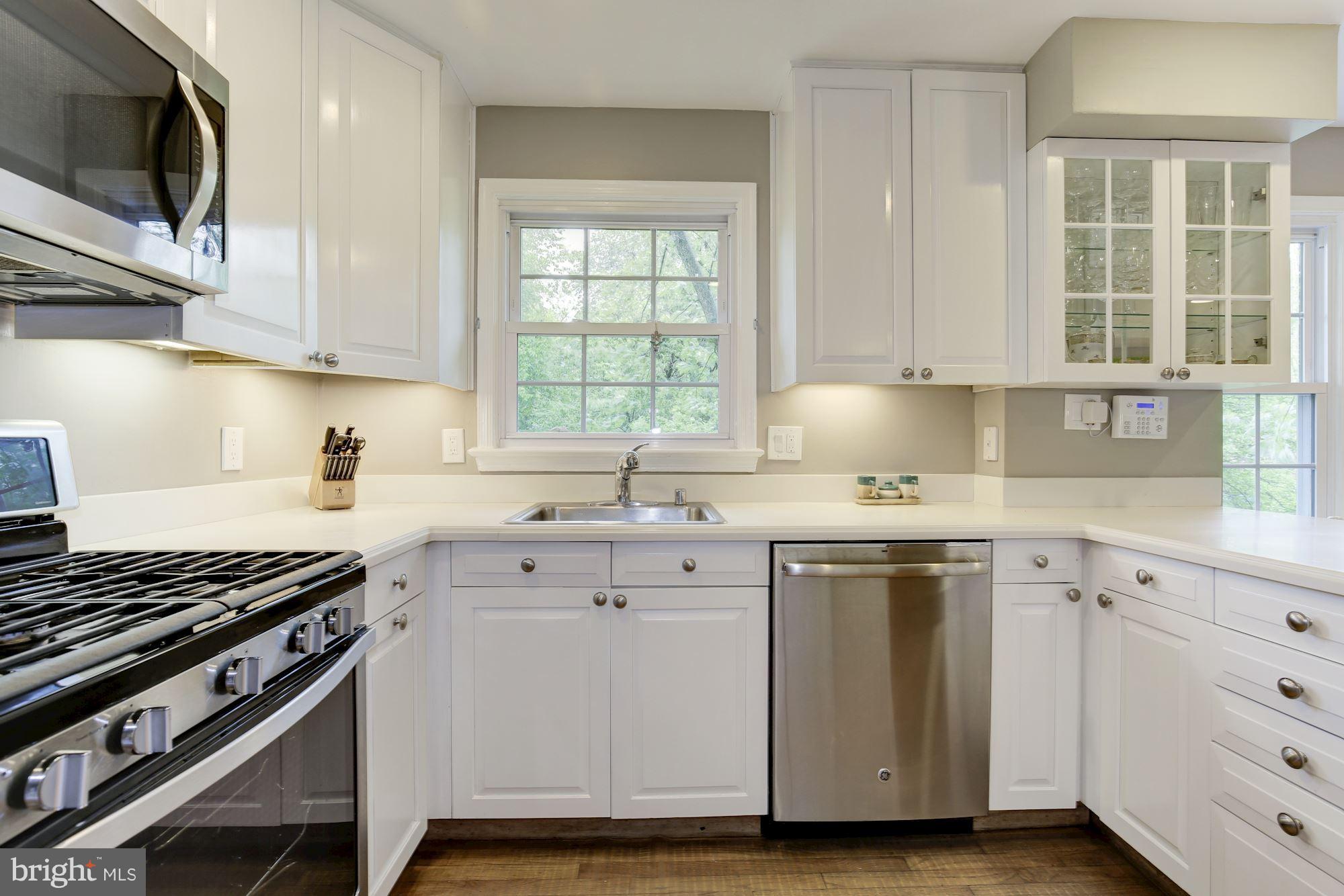 8504 Atwell Road Potomac, MD 20854 - Photo 16 of 30 Kitchen