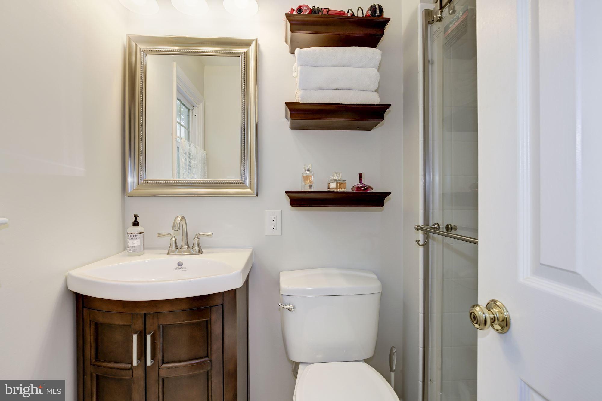 8504 Atwell Road Potomac, MD 20854 - Photo 20 of 30 Bath (Master)