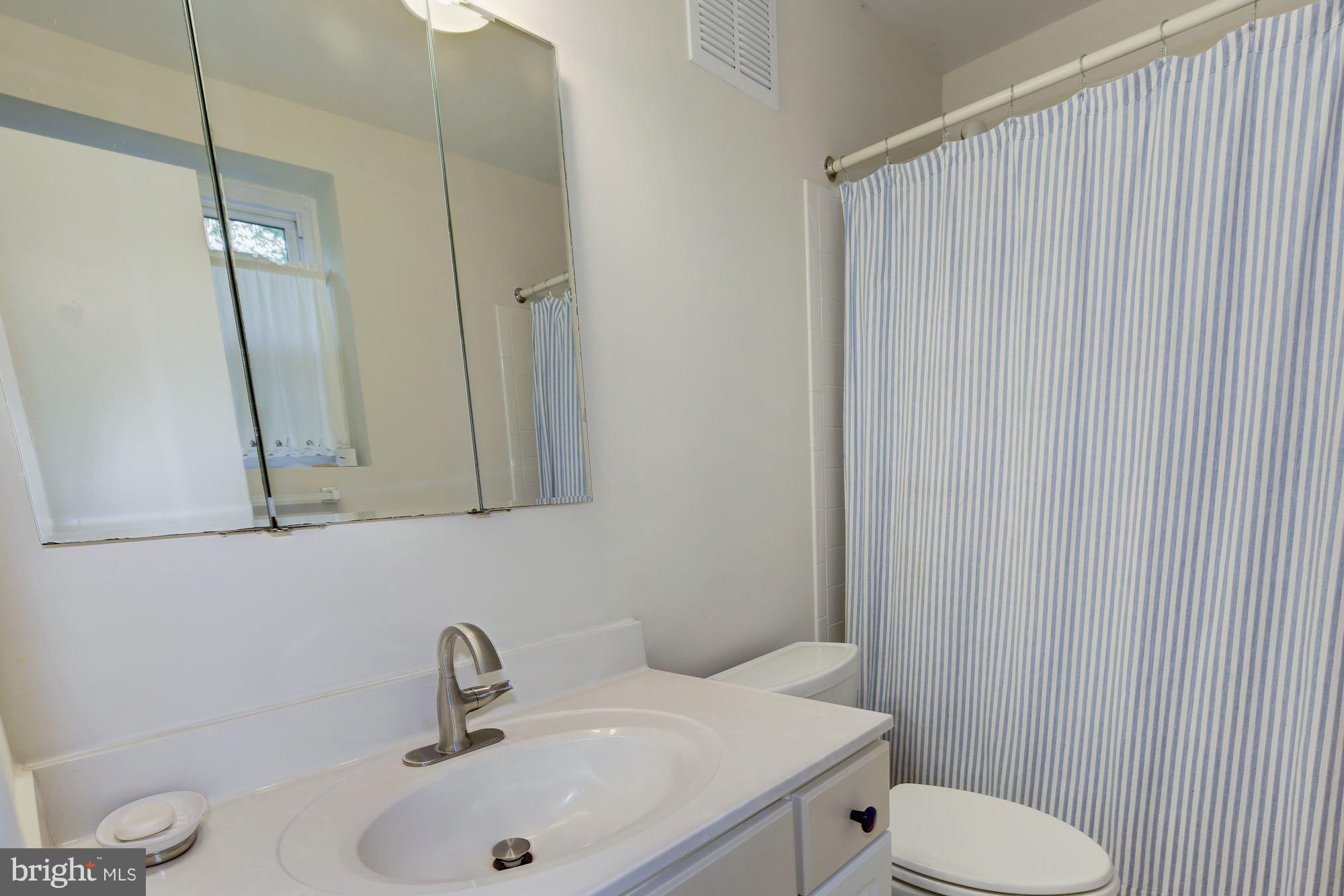 8504 Atwell Road Potomac, MD 20854 - Photo 27 of 30 Bath