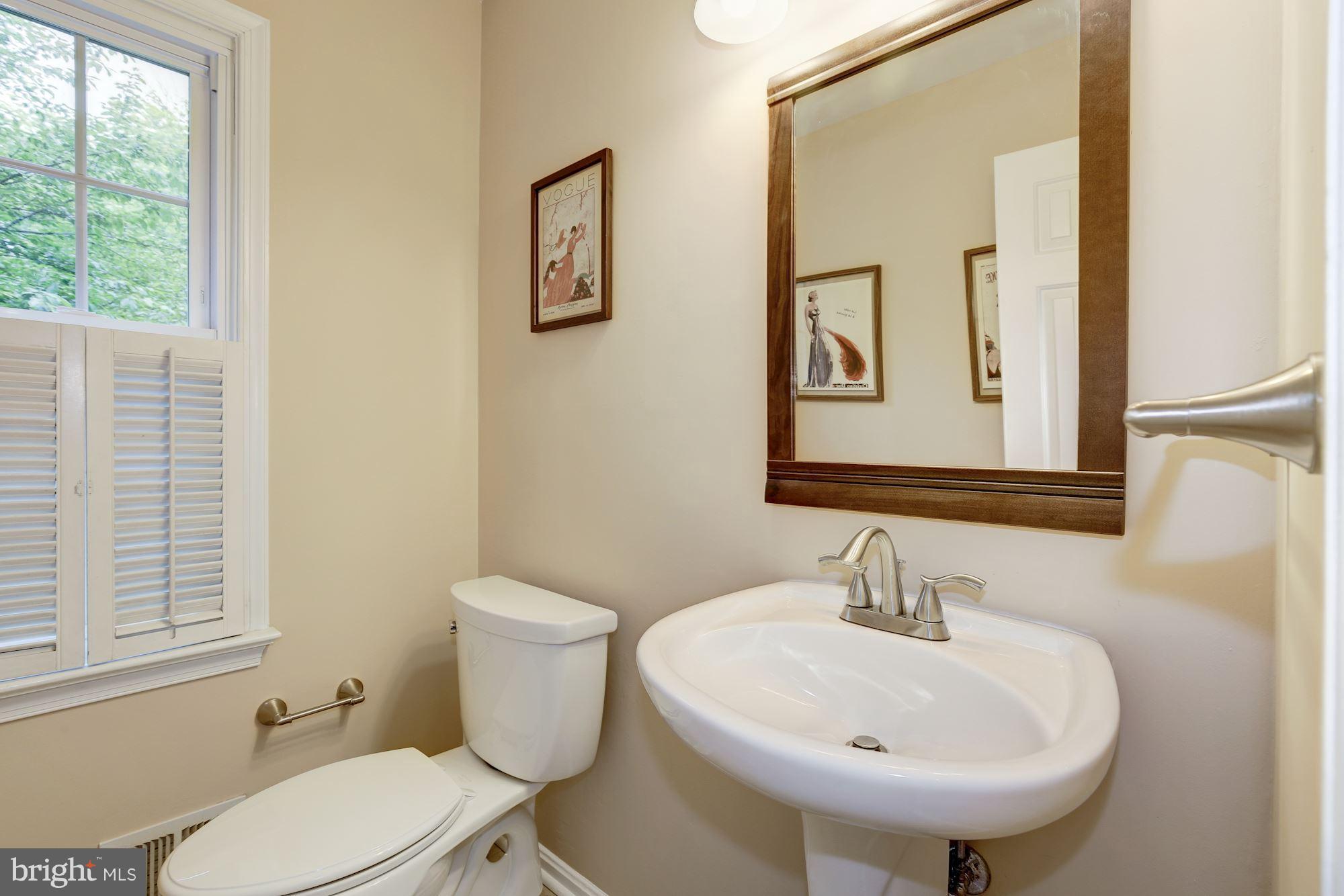 8504 Atwell Road Potomac, MD 20854 - Photo 7 of 30 Bath