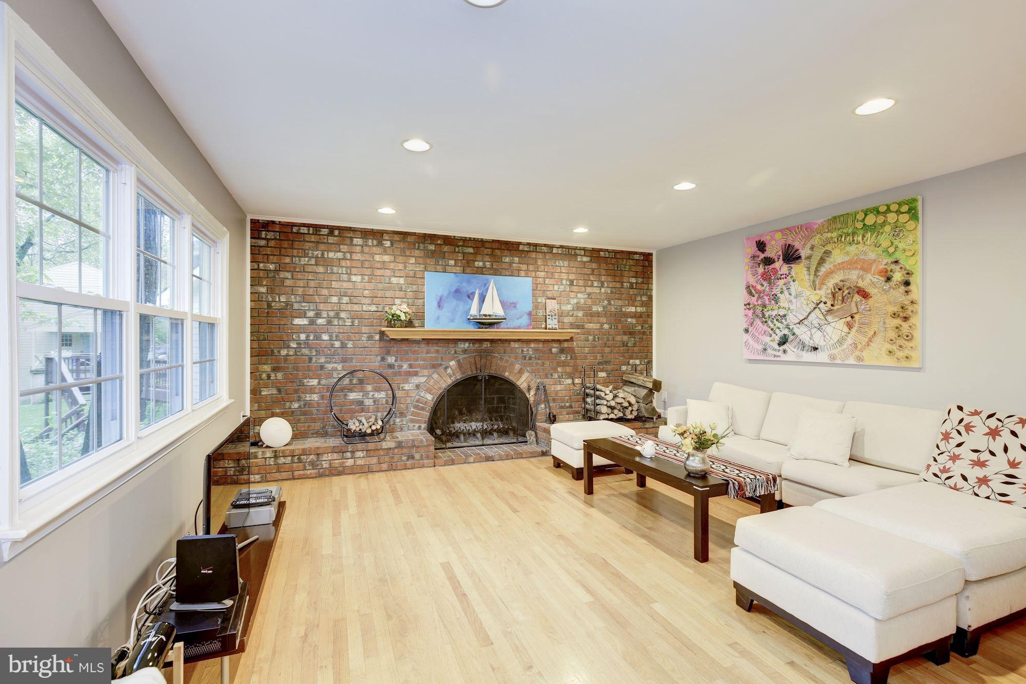 8504 Atwell Road Potomac, MD 20854 - Photo 10 of 30 Family Room