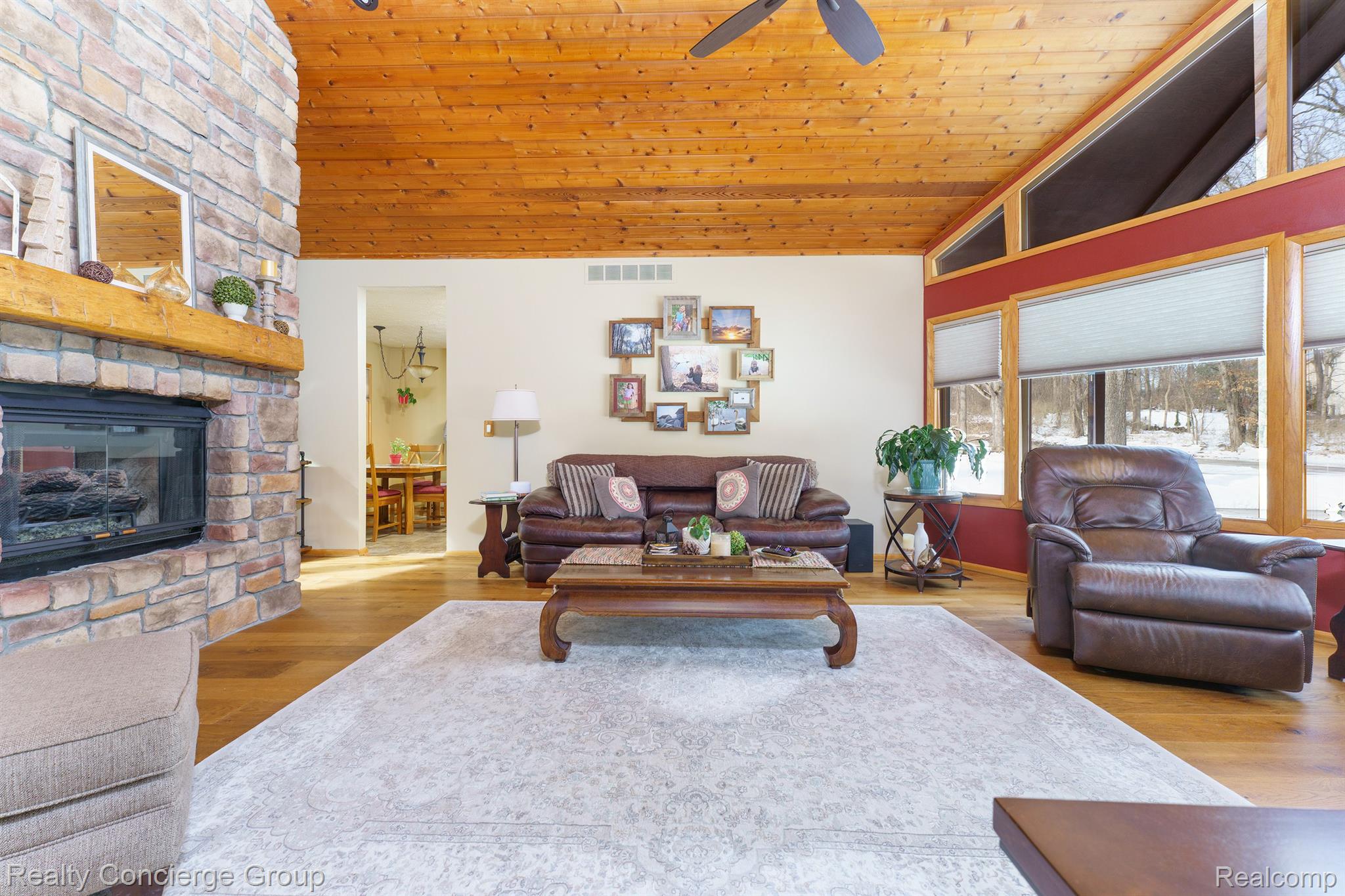 7170 Cowell Road Brighton, MI 48116 - Photo 8 of 38 Great rm is so open & airy w/ cathedral ceilings