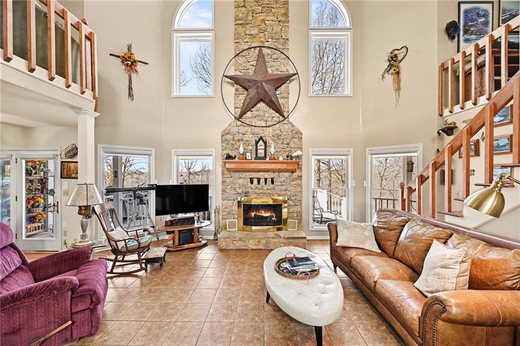 17251 Hollingsworth Road Basehor, KS 66007 - Photo 6 of 47