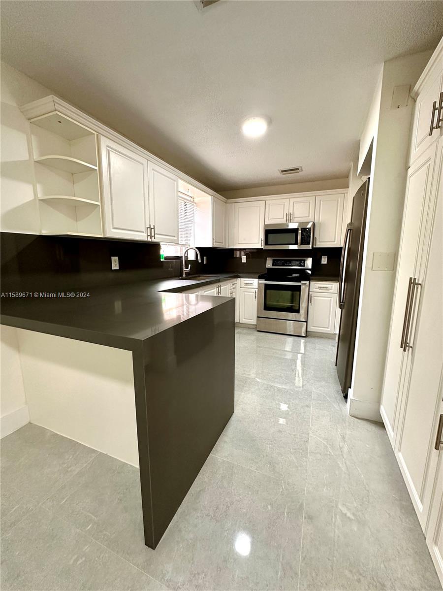 3952 Southwest 136th Avenue, Unit 1 Miami, FL 33175 - Photo 5 of 22