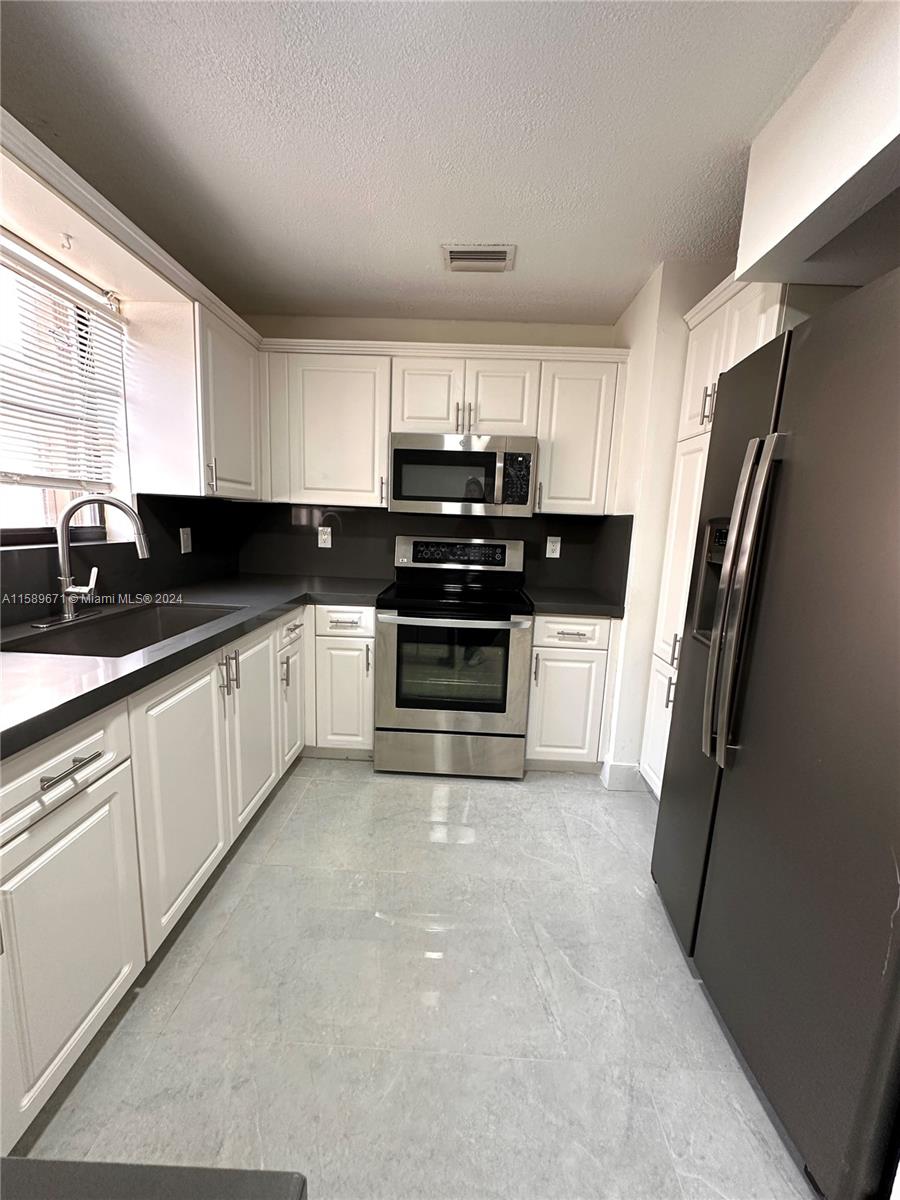 3952 Southwest 136th Avenue, Unit 1 Miami, FL 33175 - Photo 6 of 22
