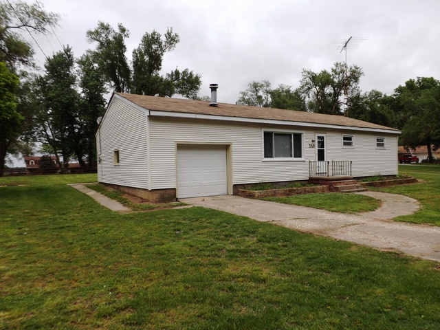 710 West Southmor Road Morris, IL 60450 - Photo 1 of 19
