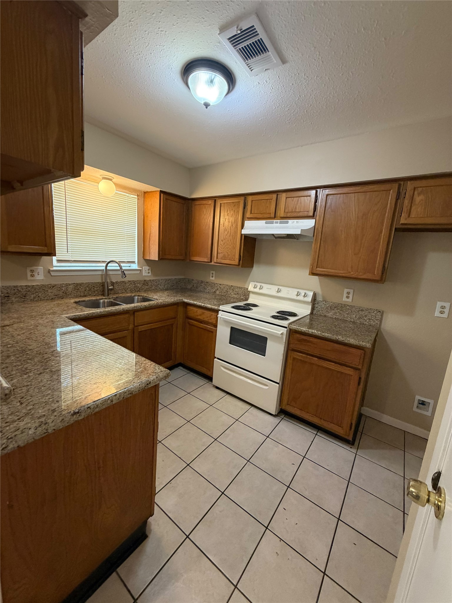 2015 Trailing Vine Road Spring, TX 77373 - Photo 11 of 28 Gallery Image 11