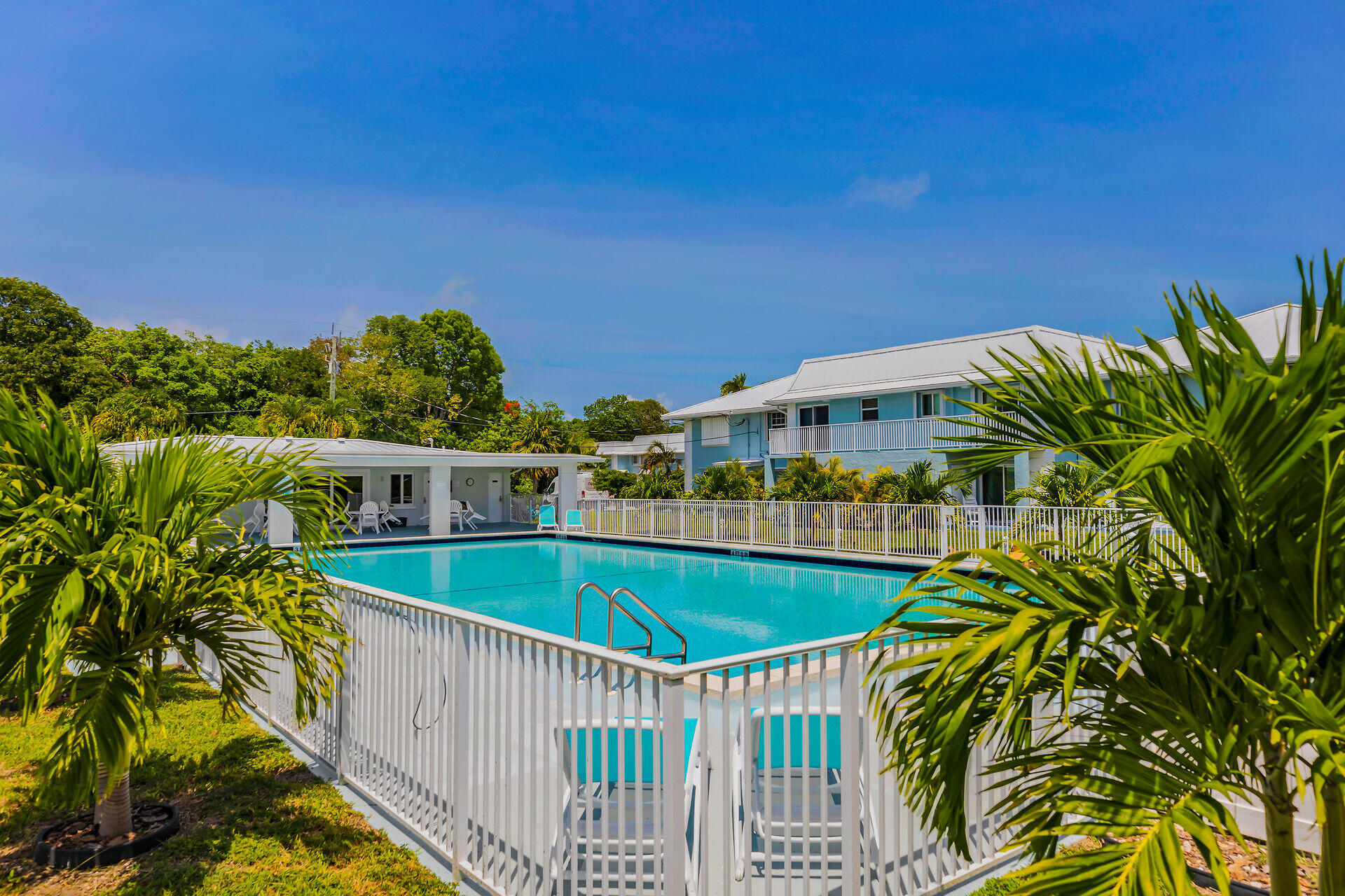 40 High Point Road, Unit F106 Tavernier, FL 33070 - Photo 20 of 30 Spacious pool