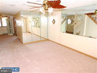 1627 Farrington Road Philadelphia, PA 19151 - Photo 2 of 6 Gallery Image 2