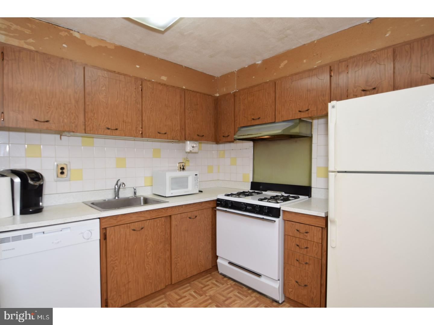 10838 Rayland Road Philadelphia, PA 19154 - Photo 11 of 25 Kitchen