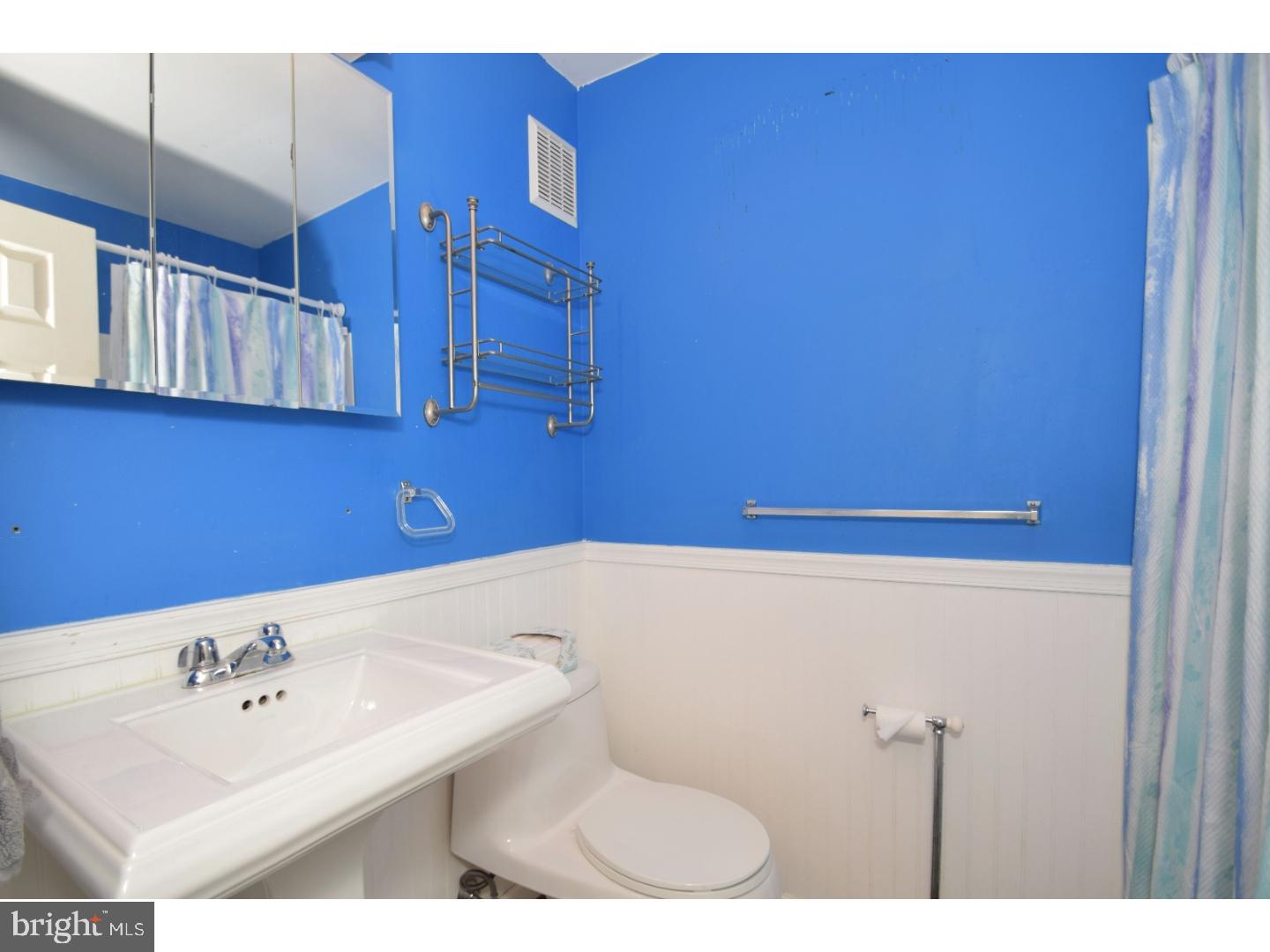 10838 Rayland Road Philadelphia, PA 19154 - Photo 16 of 25 Bathroom