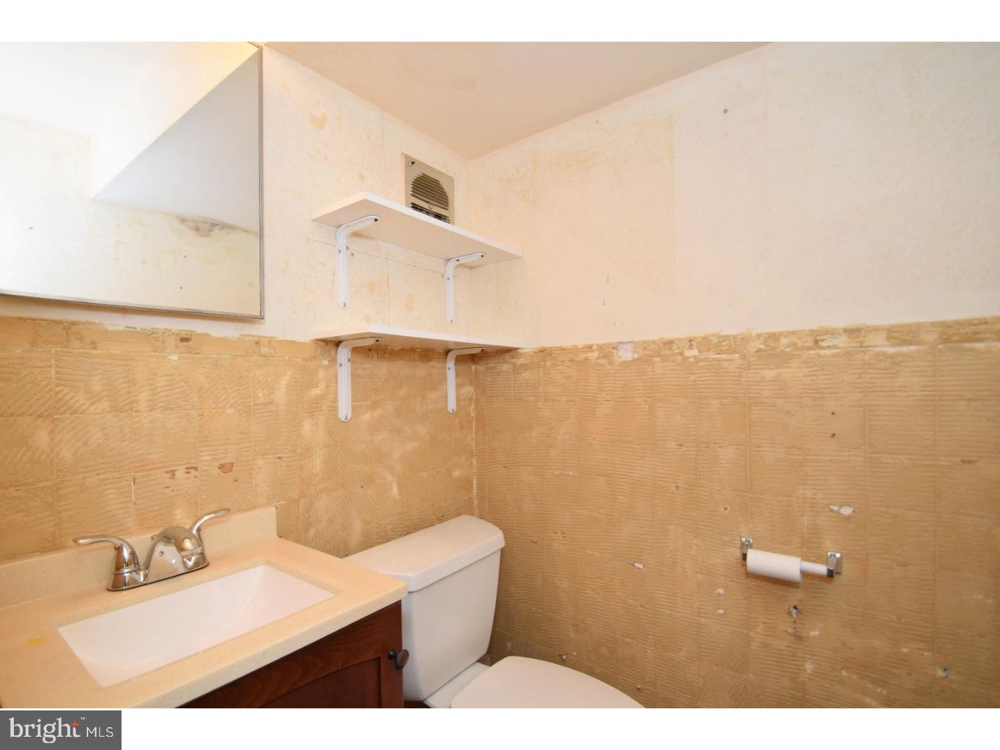 10838 Rayland Road Philadelphia, PA 19154 - Photo 20 of 25 Half Bath