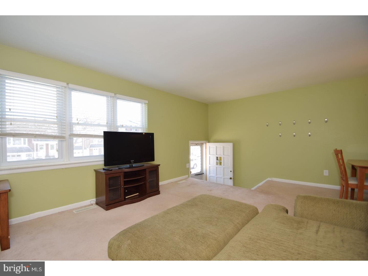 10838 Rayland Road Philadelphia, PA 19154 - Photo 6 of 25 View