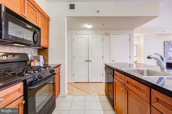 a very nice looking room with a entryway