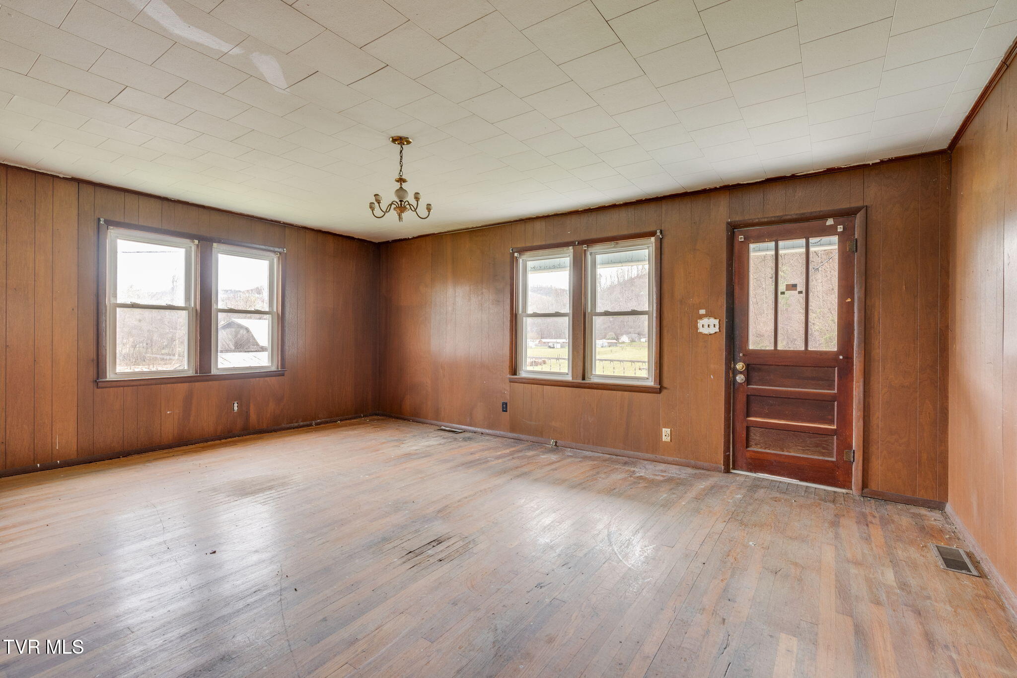 501 Polly Erwin Road Erwin, TN 37650 - Photo 15 of 40 002 (2)