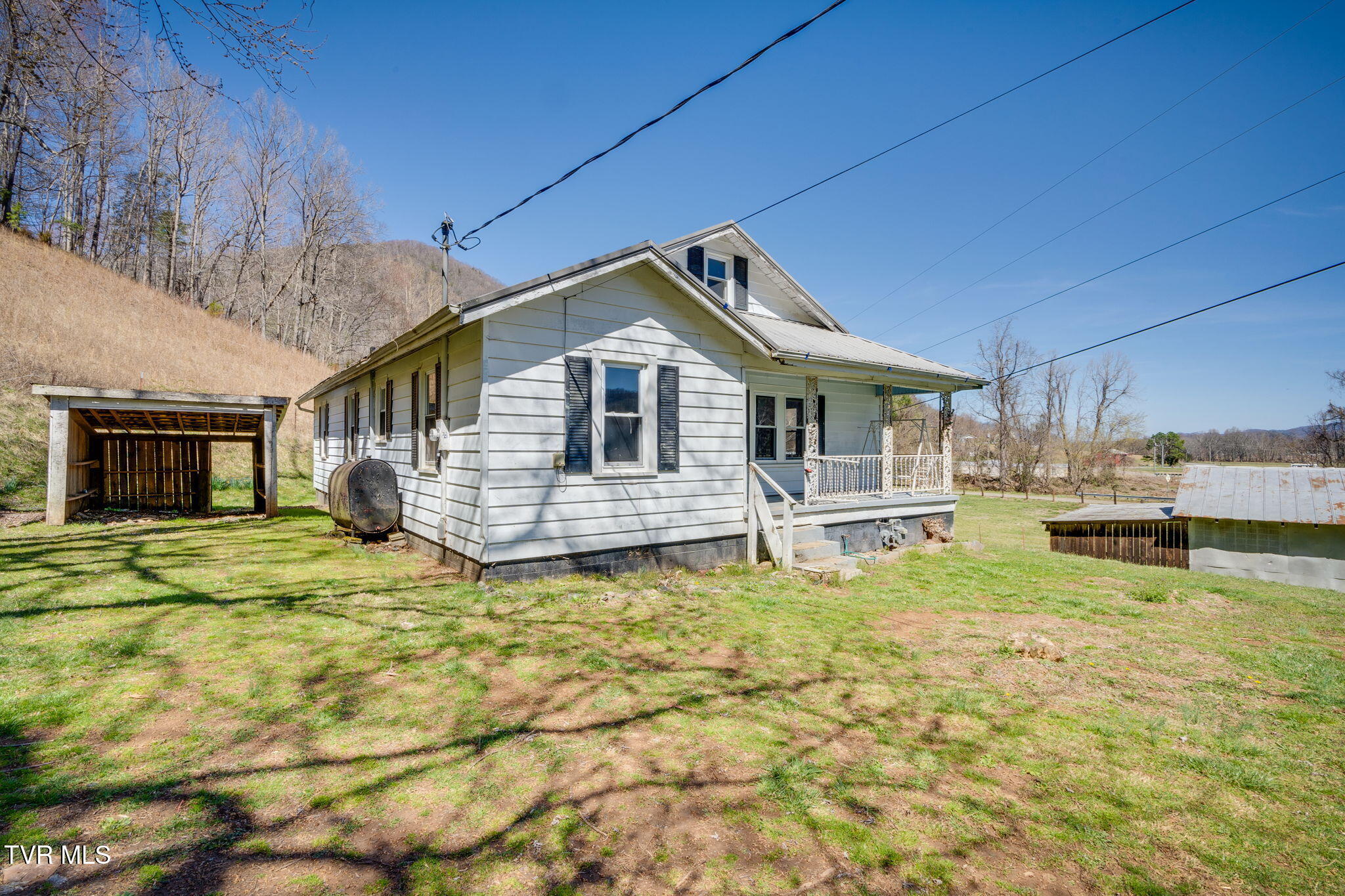 501 Polly Erwin Road Erwin, TN 37650 - Photo 2 of 40 002